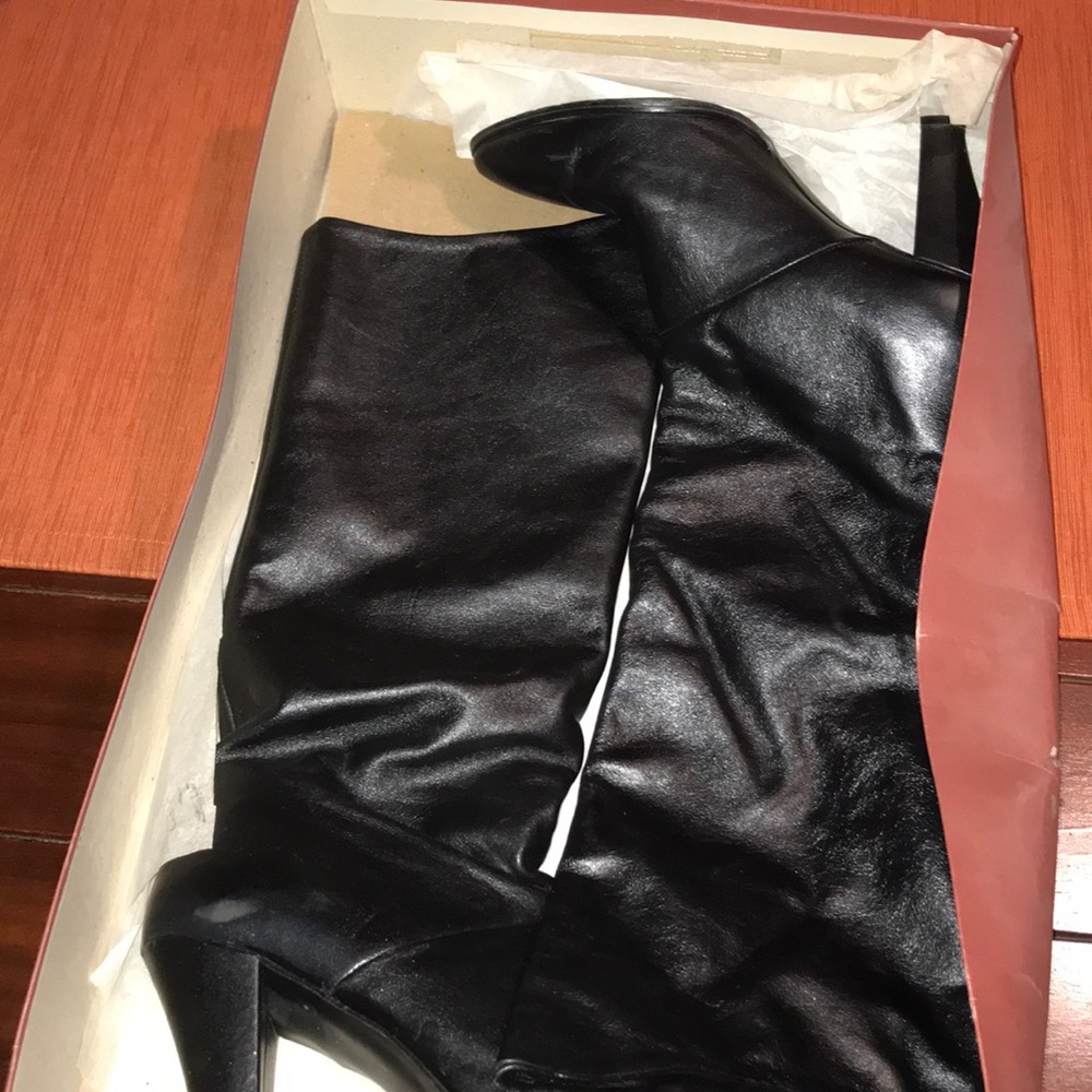 REDUCED Knee High Black Leather heeled boots